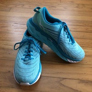 HOKA ONE ONE Arahi 4 Wide